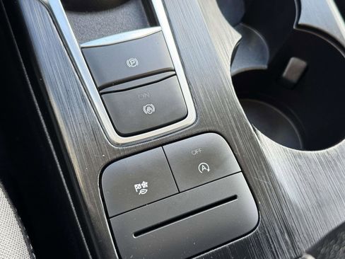 Used 2022 Ford Escape SE w/ SE Sport Appearance Package image 28