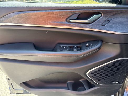 Used 2022 Jeep Grand Cherokee L Limited w/ Luxury Tech Group II AWD/4WD image 12