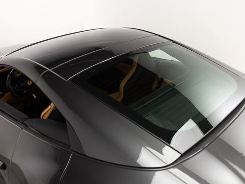 Used 2019 Ferrari Portofino RWD image 37