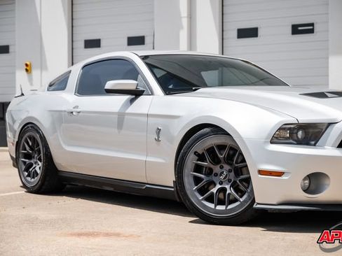 Used 2011 Ford Mustang Shelby GT500 w/ SVT Performance Pkg RWD image 39