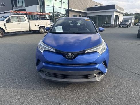 Used 2019 Toyota C-HR XLE FWD image 2