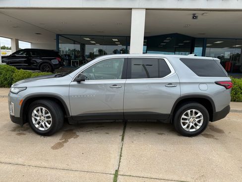 Used 2023 Chevrolet Traverse LS AWD/4WD image 9