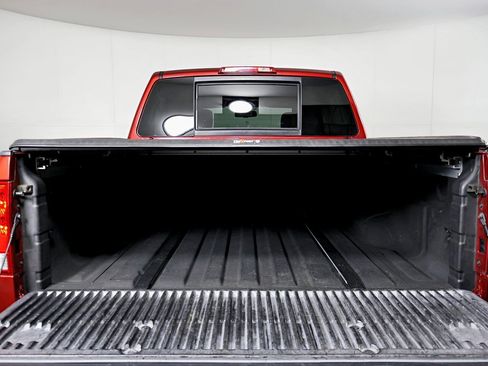 Used 2015 Nissan Titan SV image 11