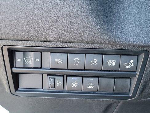 Used 2023 Toyota Tundra Limited w/ Power Package image 10