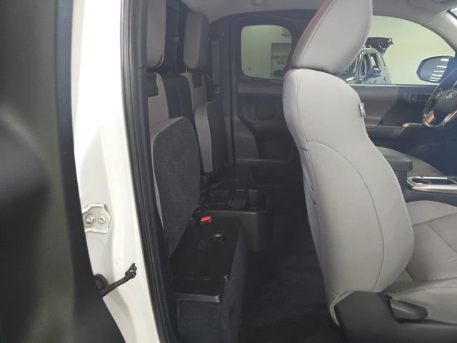 Used 2016 Toyota Tacoma SR5 RWD image 13