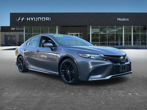Used 2021 Toyota Camry XSE FWD image 3