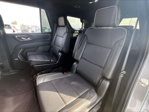 Used 2023 GMC Yukon SLT image 32