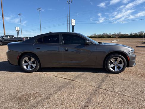 Used 2015 Dodge Charger SXT image 7