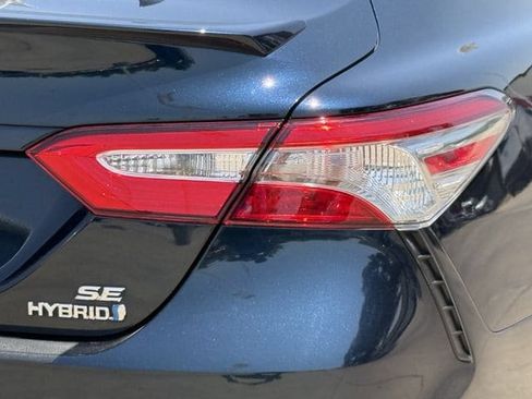 Used 2019 Toyota Camry SE FWD image 6