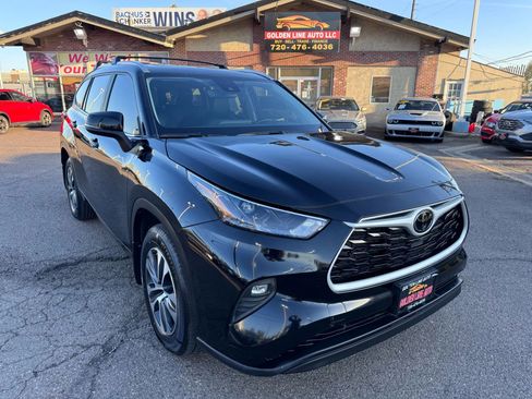Used 2024 Toyota Highlander XLE image 2