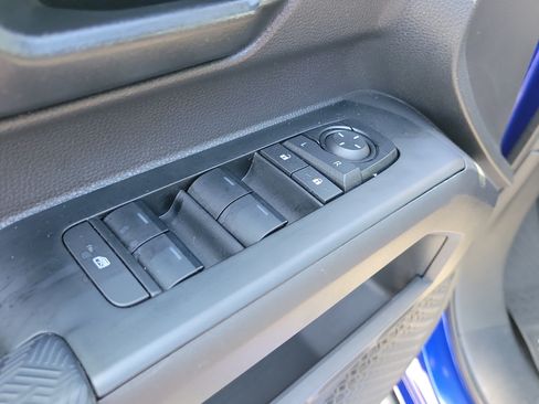 Used 2025 Toyota Tacoma SR5 AWD/4WD image 18