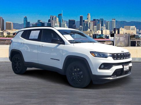 Used 2026 Jeep Compass Latitude AWD/4WD image 3
