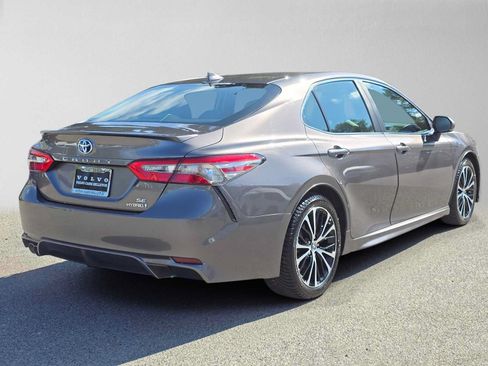 Used 2018 Toyota Camry SE w/ Audio Package FWD image 3