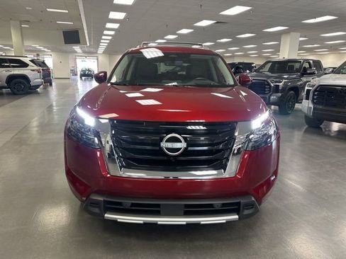 Used 2025 Nissan Pathfinder Platinum w/ Cargo Package FWD image 2
