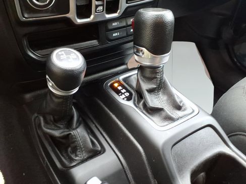 Used 2023 Jeep Wrangler Unlimited w/ Dual Top Group AWD/4WD image 14