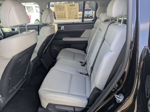 Used 2025 Hyundai Santa Fe Limited image 18