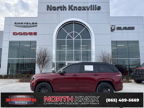 Used 2025 Jeep Grand Cherokee Summit w/ Obsidian Package image 2