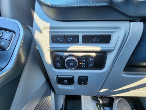 Used 2023 Ford F150 Limited image 17