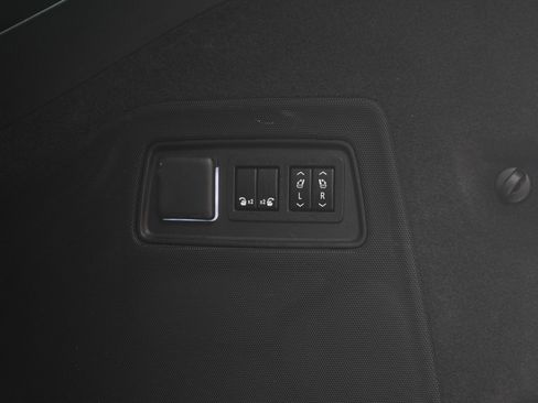 Used 2021 Cadillac Escalade ESV Sport Platinum image 11