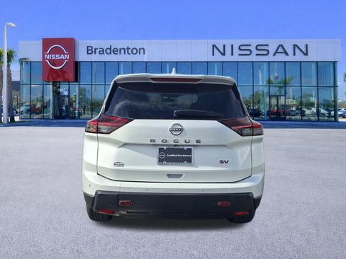Certified 2024 Nissan Rogue SV FWD image 6