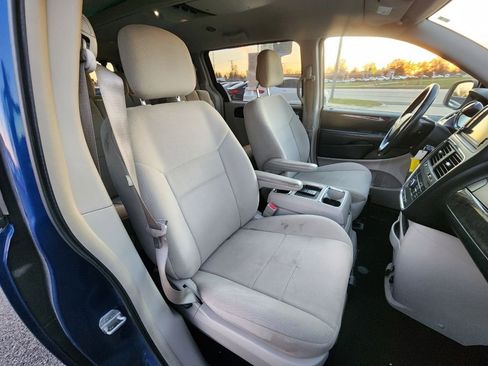 Used 2011 Dodge Grand Caravan Crew w/ Entertainment Group 1 image 16