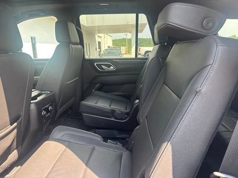 Used 2022 Chevrolet Tahoe Z71 w/ Luxury Package AWD/4WD image 6