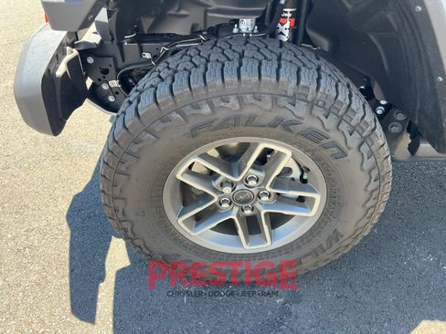 Used 2026 Jeep Gladiator Mojave w/ Safety Group AWD/4WD image 12
