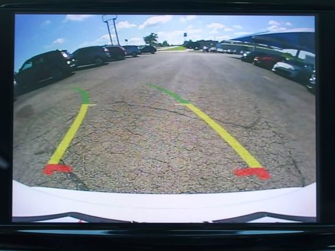 Used 2024 Chrysler Pacifica Touring-L FWD image 26
