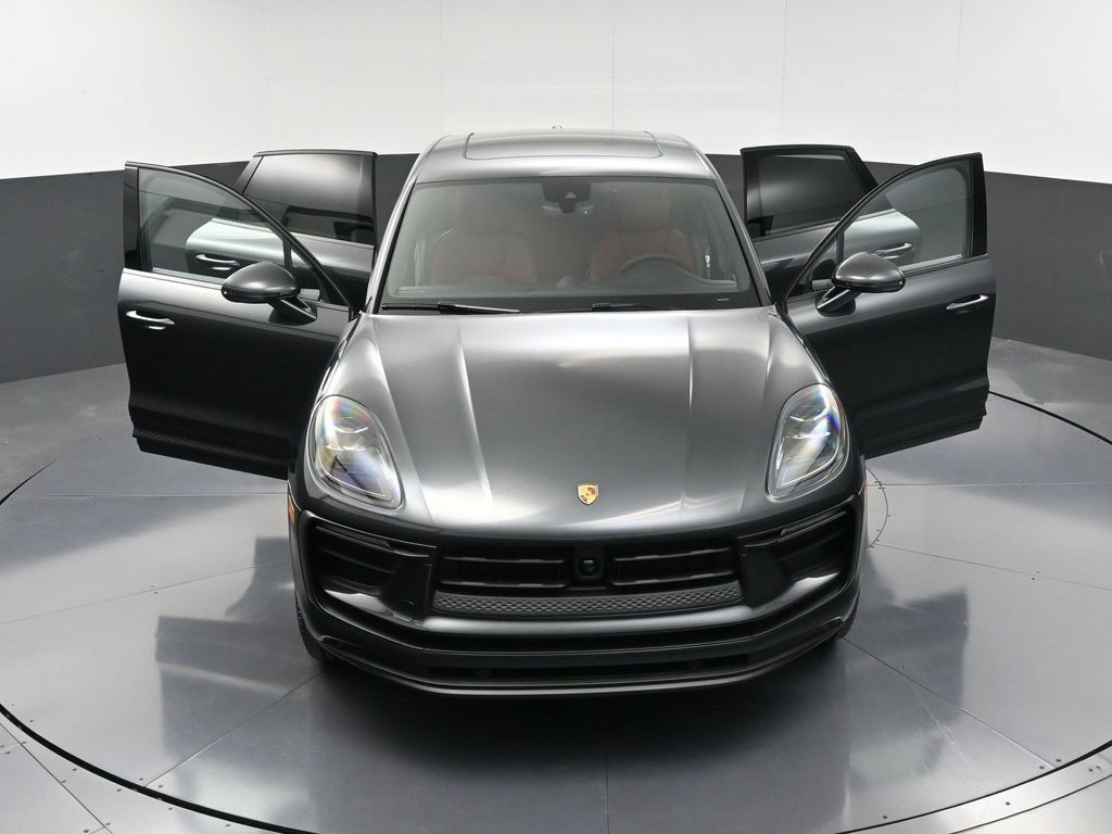 Certified 2026 Porsche Macan AWD/4WD image 34