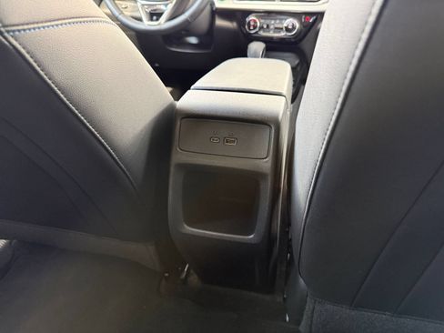 Used 2025 Chevrolet Trax LT w/ LT Convenience Package FWD image 23