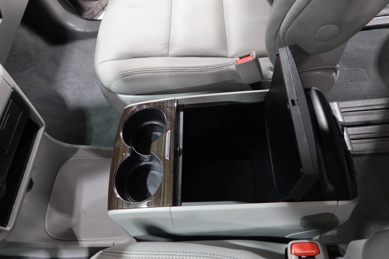 Used 2019 Toyota Sienna XLE w/ XLE Navigation Package FWD image 29