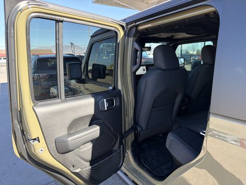 New 2025 Jeep Gladiator Sport AWD/4WD image 15
