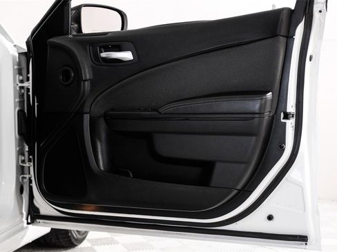 Used 2018 Dodge Charger SXT w/ Blacktop Package image 43