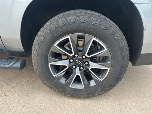 Used 2024 Chevrolet Suburban Z71 w/ Luxury Package image 11