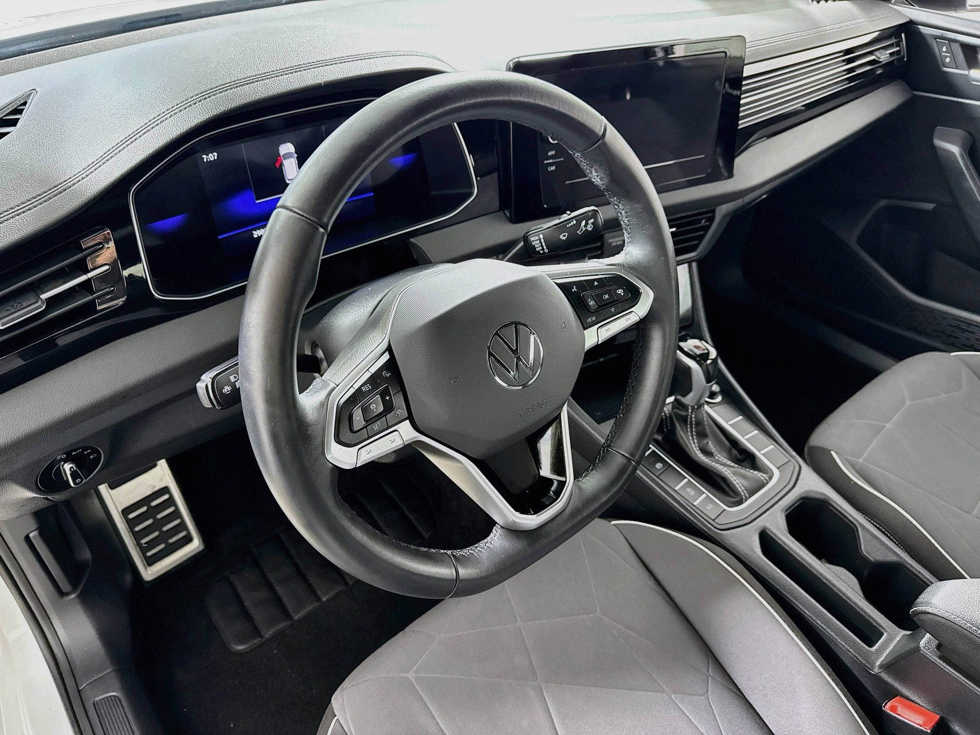 Used 2025 Volkswagen Jetta Sport FWD image 12