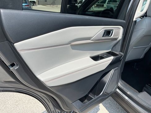 Used 2025 Ford Explorer Active w/ Active Comfort Package image 24