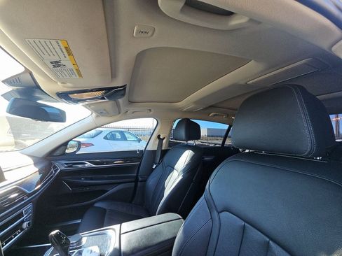 Used 2021 BMW 740i image 8