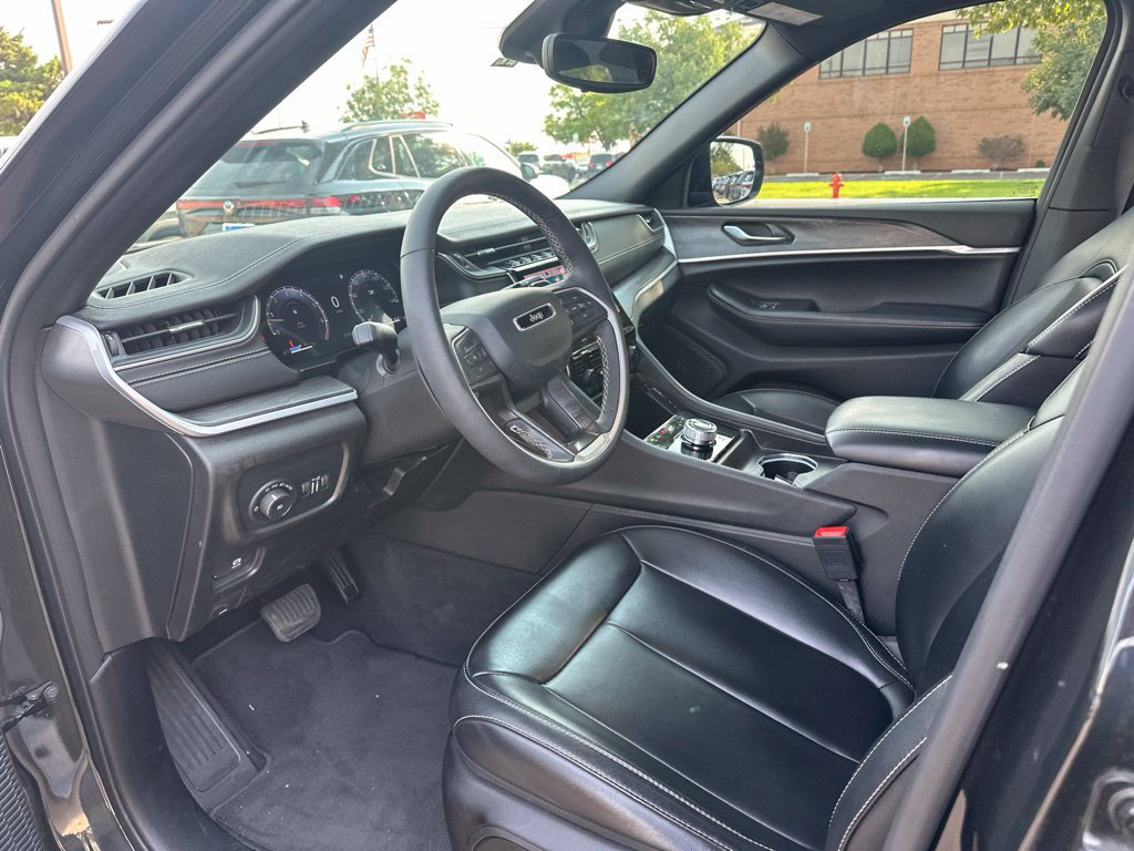 Used 2024 Jeep Grand Cherokee L Limited RWD image 14