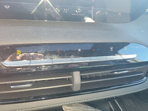 Certified 2025 Buick Enclave Sport Touring w/ Power Package image 29