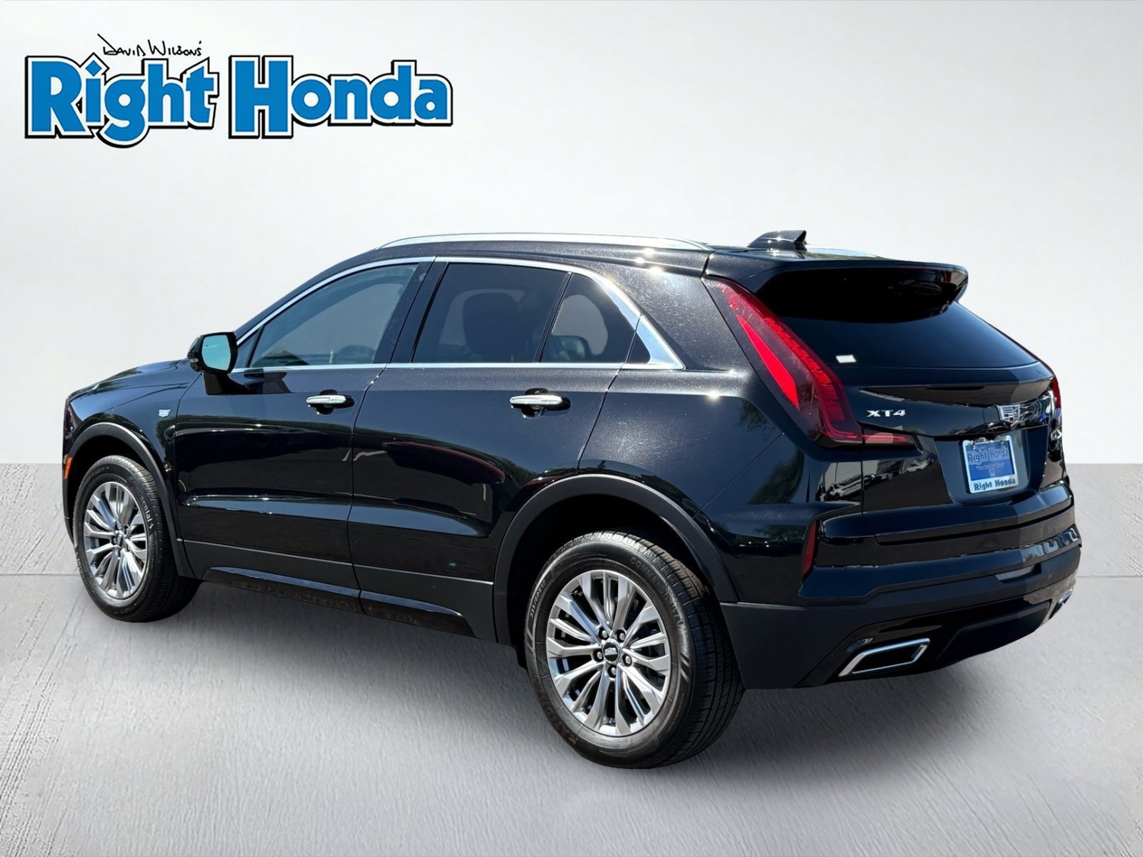 Used 2025 Cadillac XT4 Premium Luxury FWD image 4