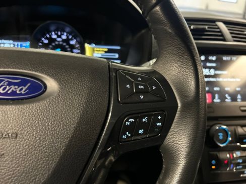 Used 2018 Ford Explorer XLT w/ Equipment Group 202A AWD/4WD image 20