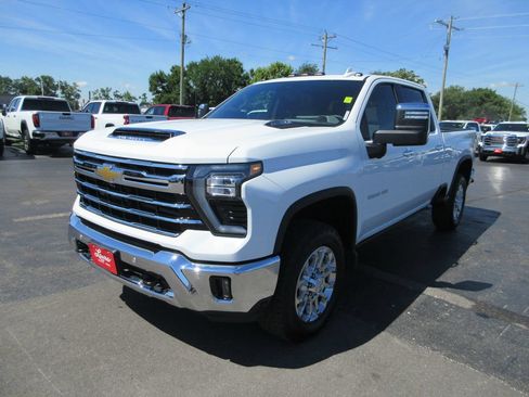 Certified 2025 Chevrolet Silverado 3500 LTZ w/ LTZ Premium Package AWD/4WD image 13