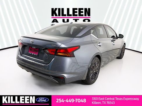 Used 2023 Nissan Altima 2.5 SV FWD image 8
