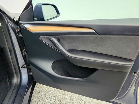 Used 2023 Tesla Model Y Long Range image 32