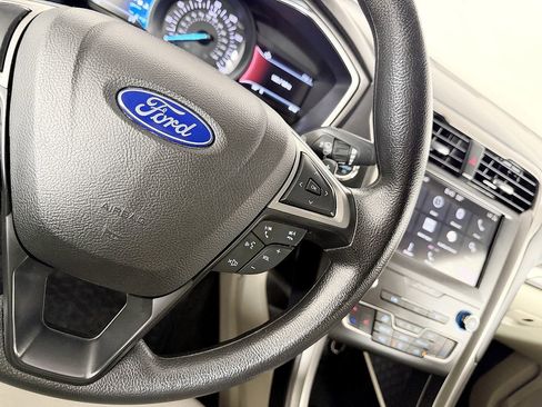 Used 2019 Ford Fusion SE FWD image 59