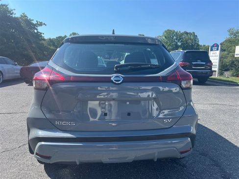 Used 2021 Nissan Kicks SV FWD image 3