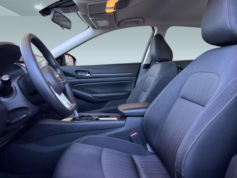 Used 2025 Nissan Altima 2.5 SV FWD image 5