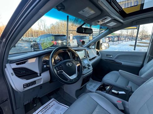 Used 2015 Toyota Sienna XLE Premium image 23