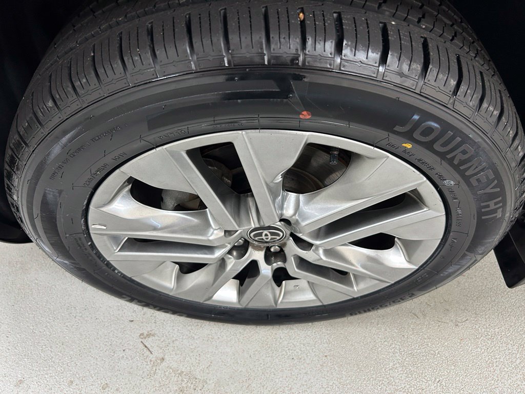 Certified 2023 Toyota RAV4 XLE Premium AWD/4WD image 9