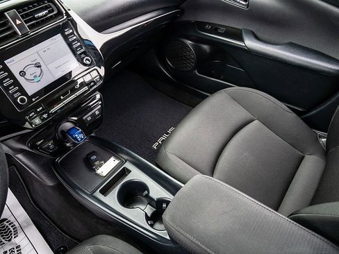 Used 2022 Toyota Prius L Eco image 25